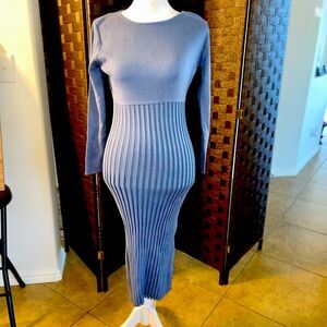 Maxi style dress with pleats long sleeve